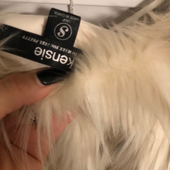 Fake fur vest - Picture 3 of 3